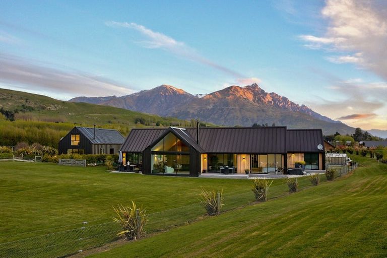 Photo of property in 2 Ayrshire Lane, Speargrass Flat, Queenstown, 9371