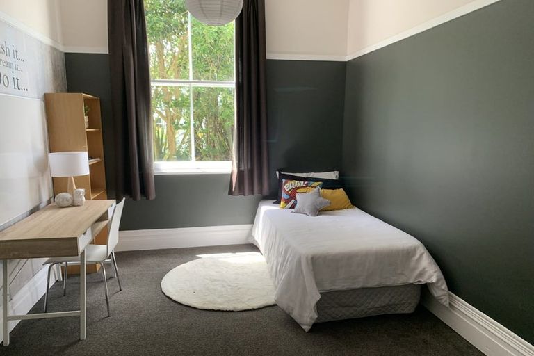 Photo of property in 19 Oxford Street, Marton, 4710