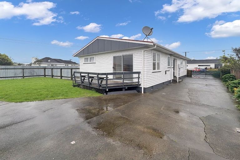 Photo of property in 15 Bledisloe Street, Levin, 5510