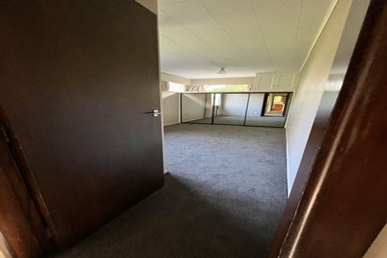 Photo of property in 21 Wakely Road, Newlands, Wellington, 6037