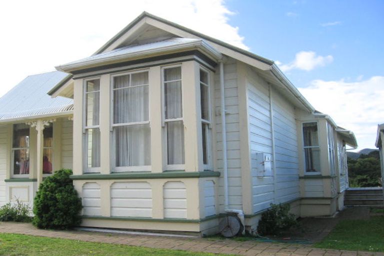 Photo of property in 2 Castlemaine Close, Karori, Wellington, 6012