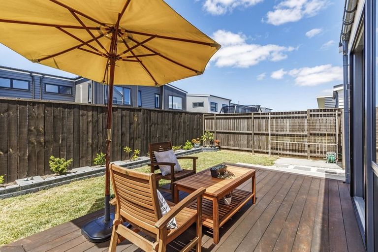 Photo of property in 17 Sacred Kingfisher Road, Hobsonville, Auckland, 0616
