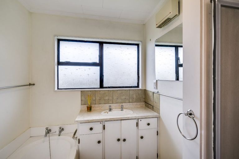 Photo of property in 29 Usherwood Crescent, Akina, Hastings, 4122