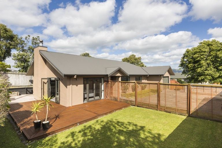 Photo of property in 128 Hillcrest Drive, Kelvin Grove, Palmerston North, 4414