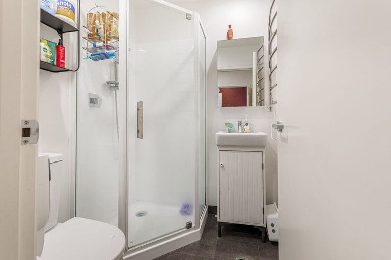 Photo of property in 2/160c Hobsonville Point Road, Hobsonville, Auckland, 0616