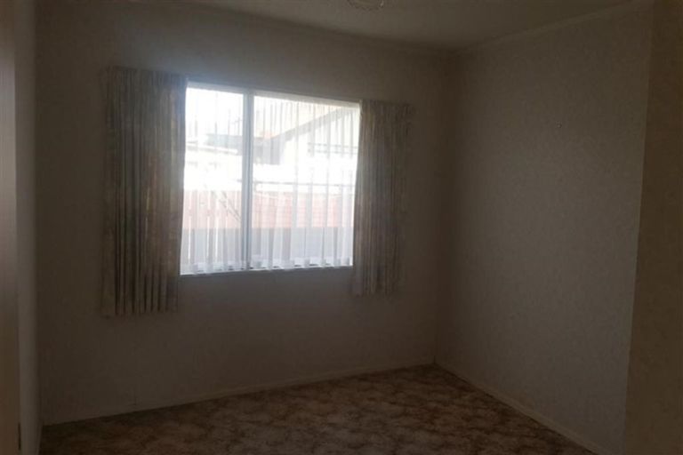Photo of property in 2/23 Septimus Place, Henderson, Auckland, 0612