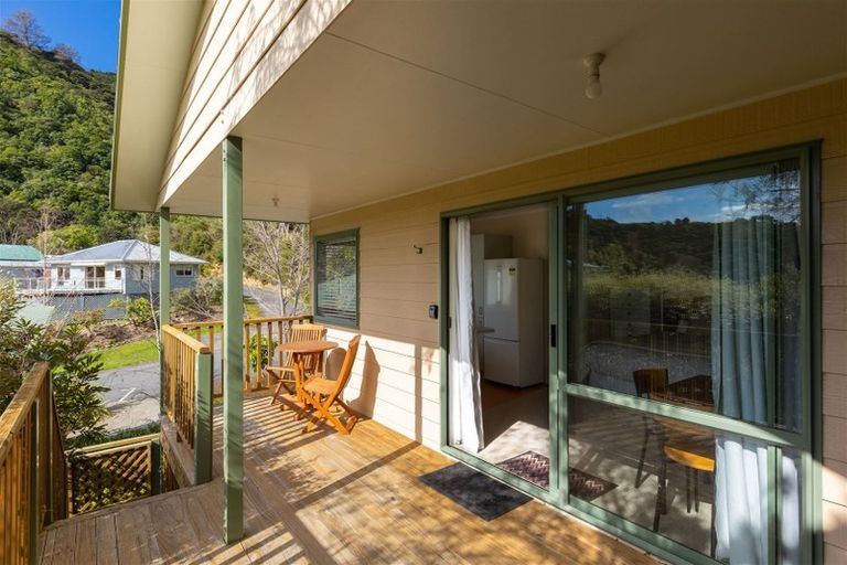 Photo of property in 21 Amelia Crescent, Waikawa, Picton, 7220