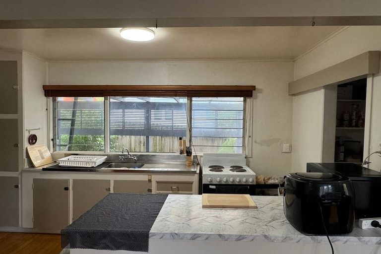 Photo of property in 19 Golf Road, New Lynn, Auckland, 0600