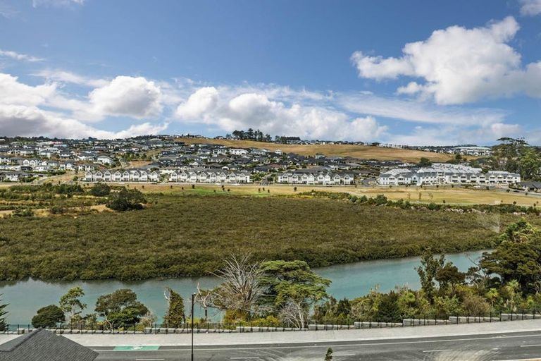 Photo of property in 28 Cassidy Drive, Orewa, 0931