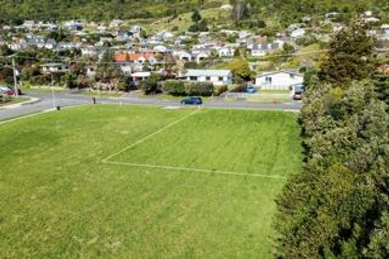 Photo of property in 28 Huia Street, Waikanae, 5036