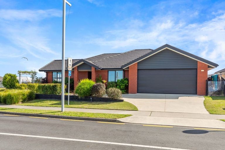 Photo of property in 1 Waikiwi Way, Papamoa, 3118