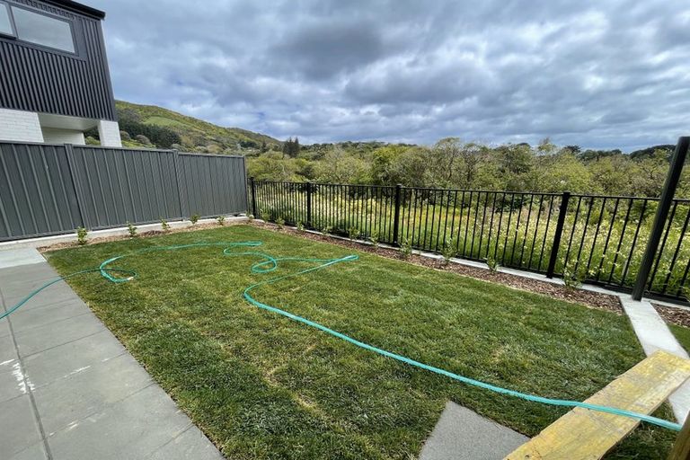Photo of property in 42 Koreke Close, Kenepuru, Porirua, 5022
