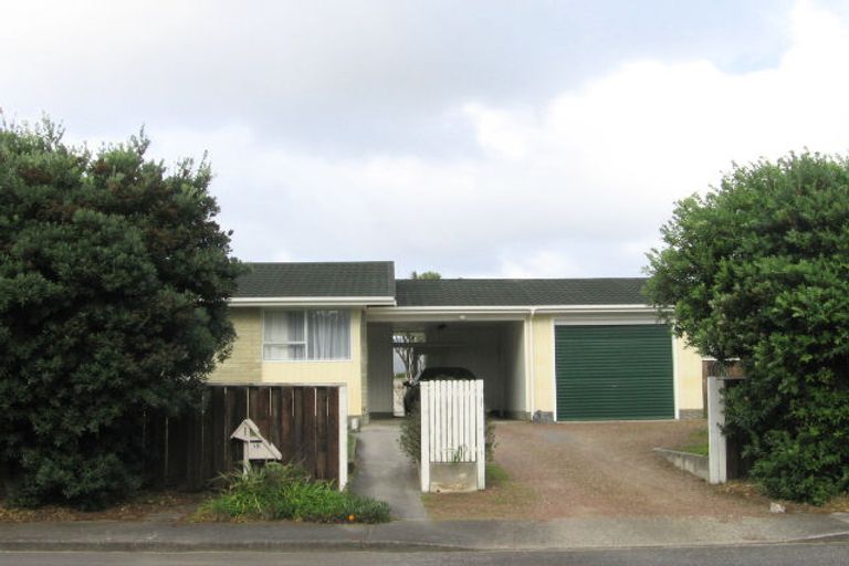 Photo of property in 16 Fenside Street, Waikanae Beach, Waikanae, 5036