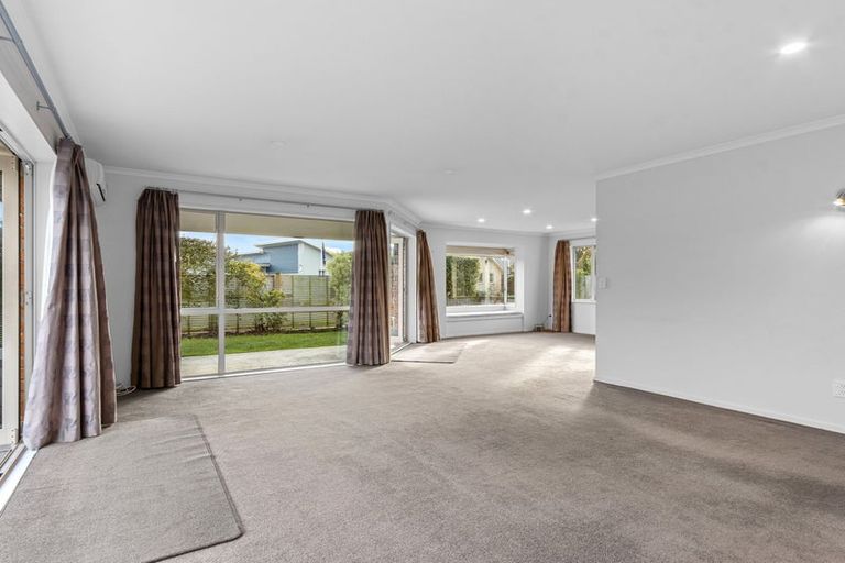 Photo of property in 8 Len Hale Place, Parklands, Christchurch, 8083