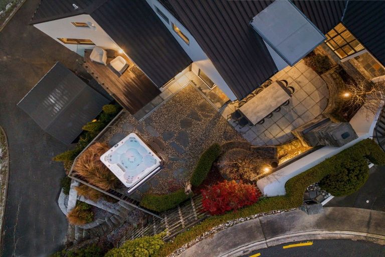 Photo of property in 10 Peregrine Place, Queenstown, 9300