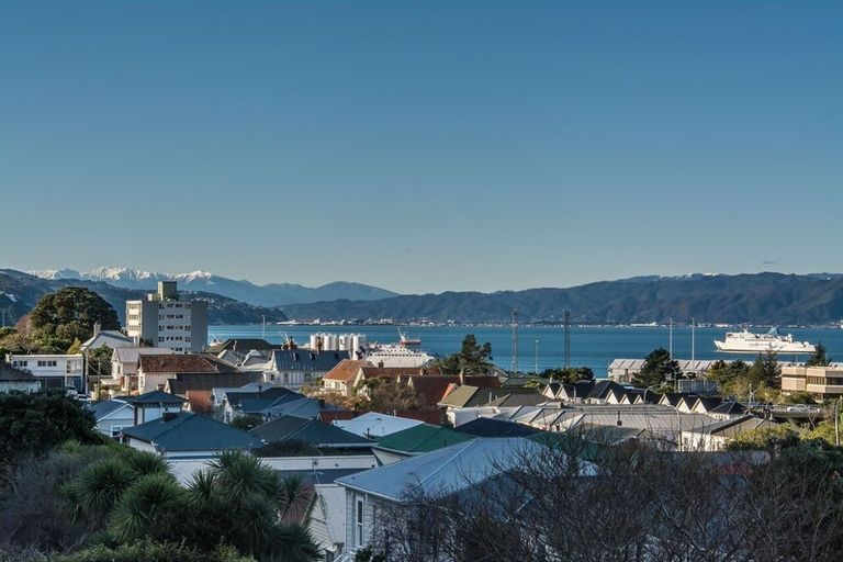 Photo of property in 127 Grant Road, Thorndon, Wellington, 6011