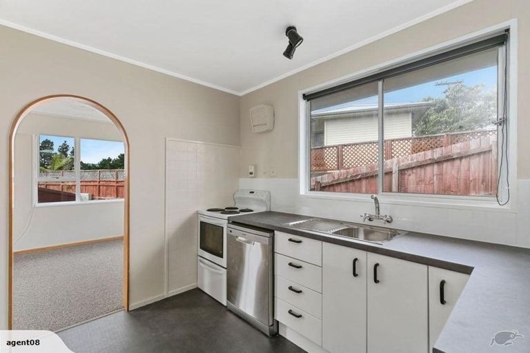 Photo of property in 28-28b Jane Grove, Paparangi, Wellington, 6037