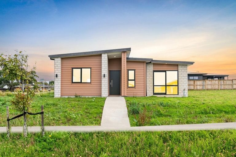 Photo of property in 8 Booker Drive, Tuakau, 2121