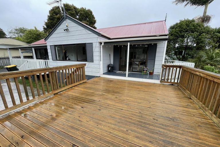 Photo of property in 65 Reynella Drive, Massey, Auckland, 0614