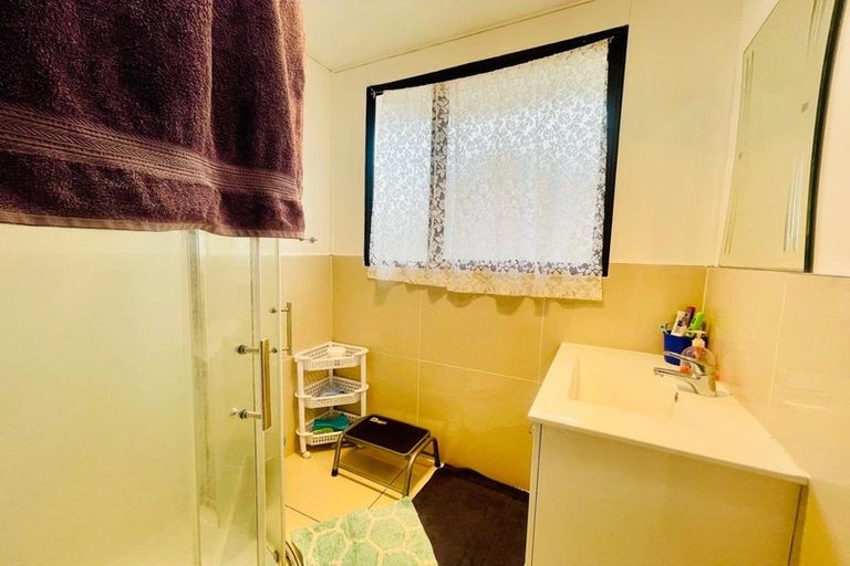 Photo of property in 1/16 Sarajevo Place, Massey, Auckland, 0614