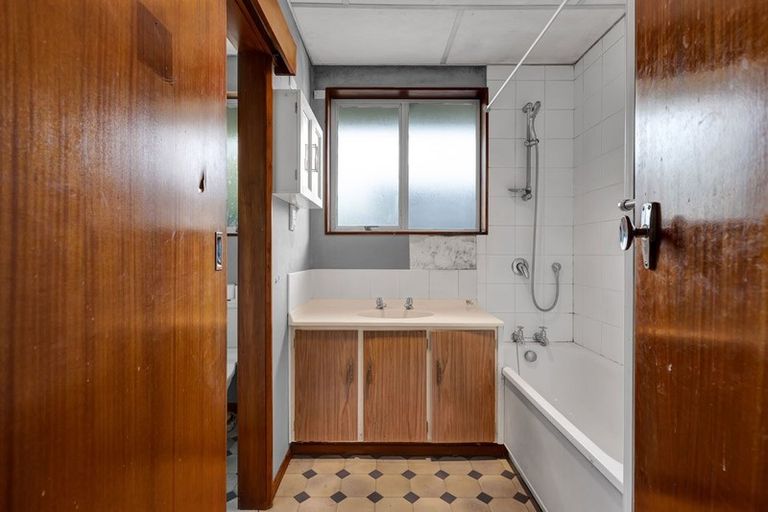 Photo of property in 2 Selwyn Street, Lower Vogeltown, New Plymouth, 4310