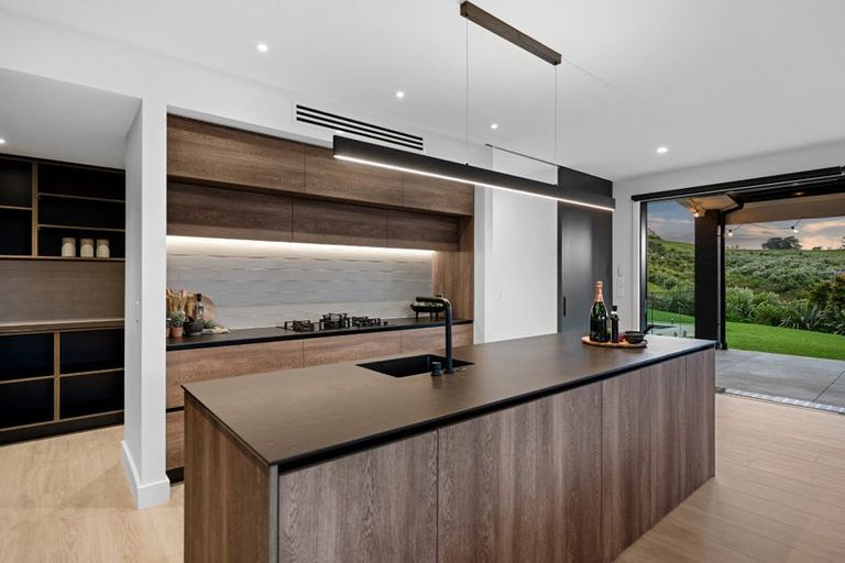 Photo of property in 9 Ridgelea Road, Long Bay, 0792