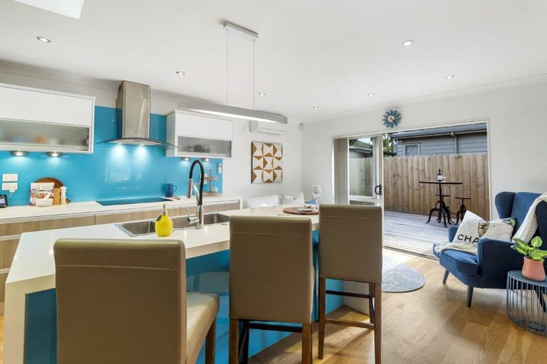 Photo of property in 12 English Oak Drive, Schnapper Rock, Auckland, 0632