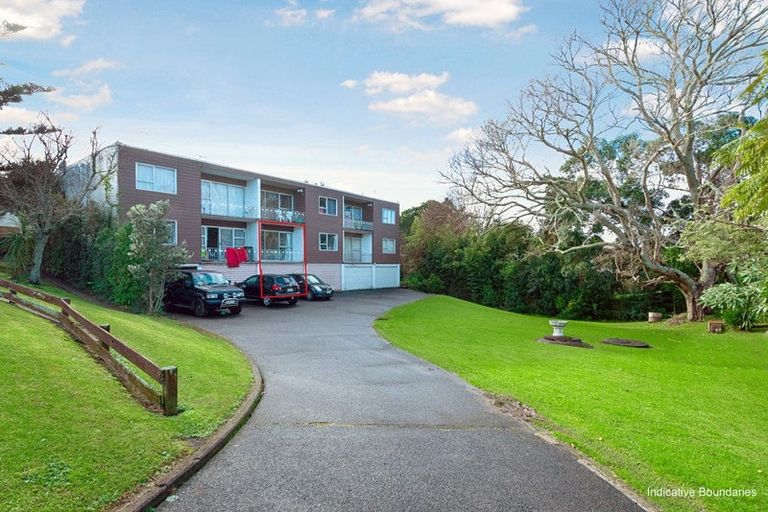 Photo of property in 2/26 Kohekohe Street, New Lynn, Auckland, 0600
