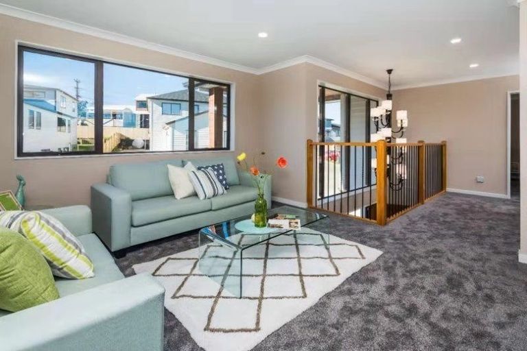 Photo of property in 5 Kahu Close, Orewa, 0931