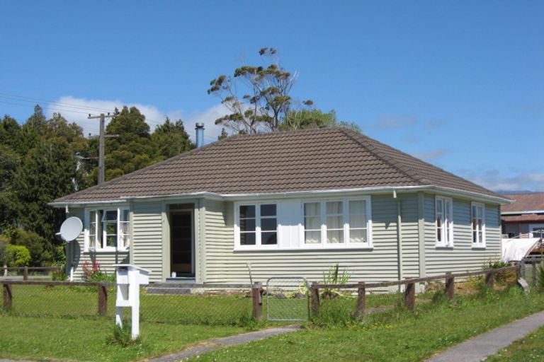 Photo of property in 8 Larsen Street, Westport, 7825