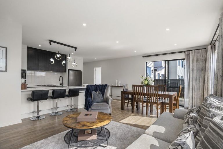 Photo of property in 11 Koiora Road, Clarks Beach, 2122