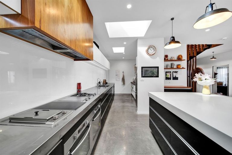 Photo of property in 6 Williams Avenue, Hawera, 4610