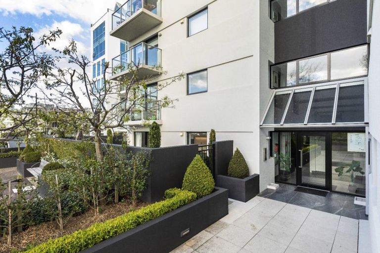Photo of property in 2/18 Carlton Mill Road, Merivale, Christchurch, 8014