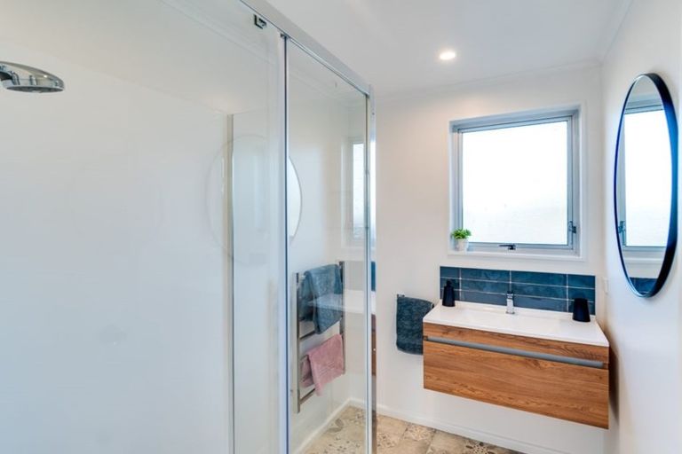 Photo of property in 11 Chester Street, Taradale, Napier, 4112