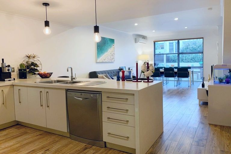 Photo of property in 49 The Track, Takanini, 2112