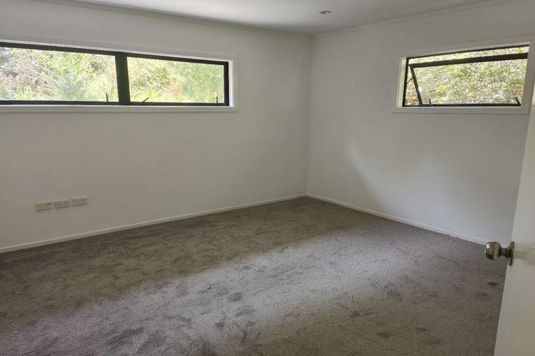 Photo of property in 1008c East Coast Road, Fairview Heights, Auckland, 0630