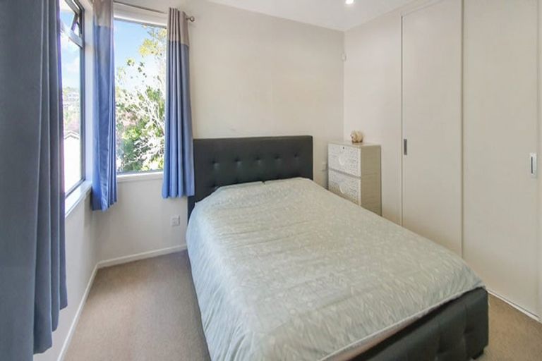 Photo of property in 90 Stanley Road, Glenfield, Auckland, 0629