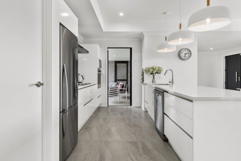 Photo of property in 15 Greystone Place, Omokoroa, 3114