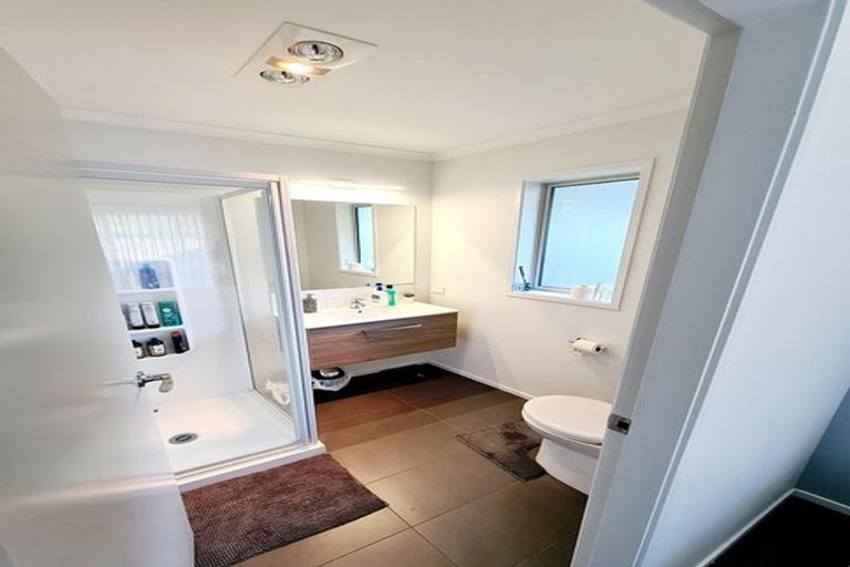 Photo of property in 19 Mooring Close, Whitby, Porirua, 5024