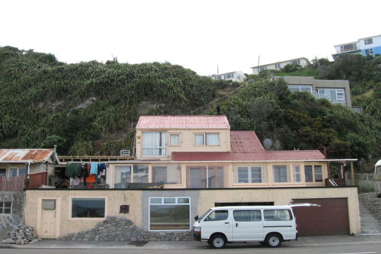 Photo of property in 370 The Esplanade, Island Bay, Wellington, 6023