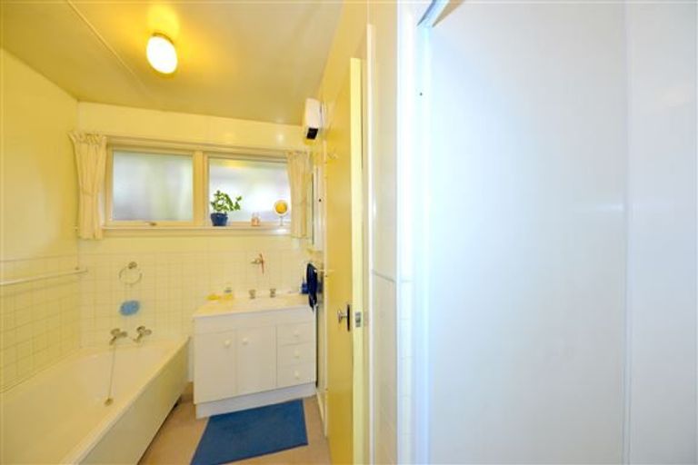 Photo of property in 14 Rosedale Place, Avonhead, Christchurch, 8042