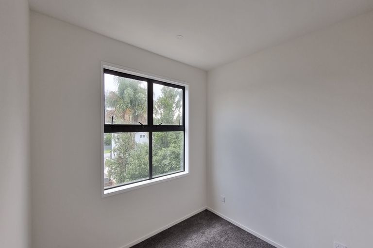 Photo of property in 2b Glenvil Lane, Te Atatu Peninsula, Auckland, 0610