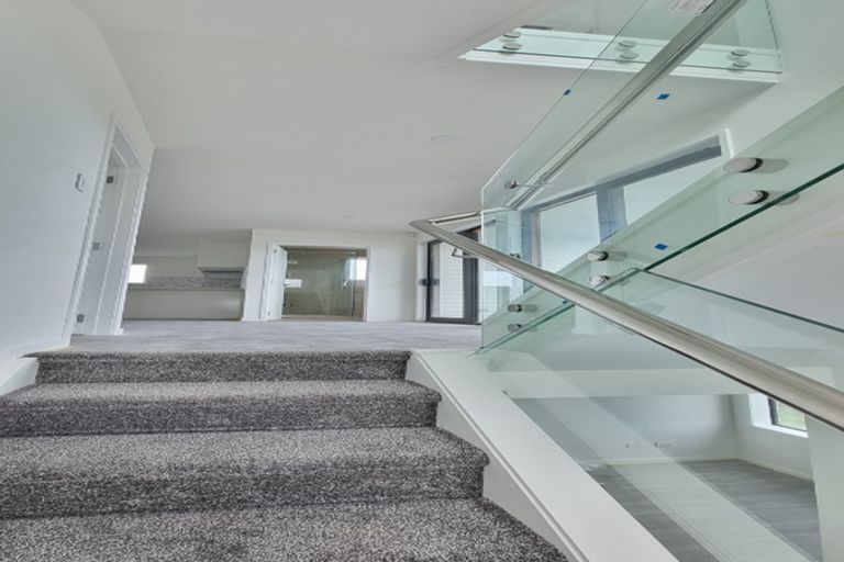 Photo of property in 2b Glenvil Lane, Te Atatu Peninsula, Auckland, 0610