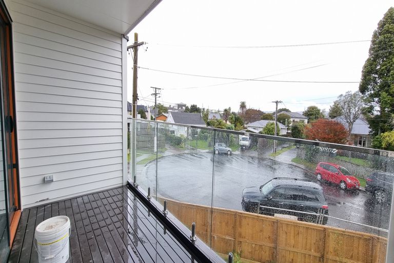 Photo of property in 2b Glenvil Lane, Te Atatu Peninsula, Auckland, 0610
