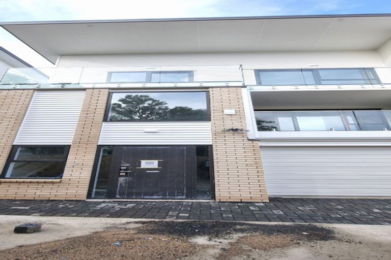 Photo of property in 2b Glenvil Lane, Te Atatu Peninsula, Auckland, 0610