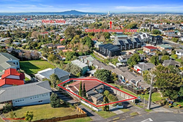 Photo of property in 1/3 Hall Road, Glenfield, Auckland, 0629