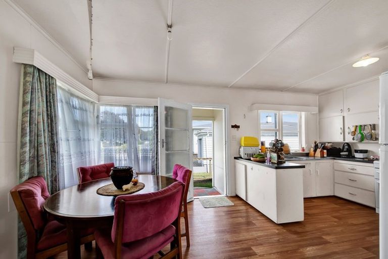 Photo of property in 42a Celia Street, Stratford, 4332