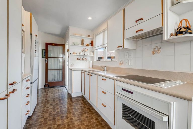 Photo of property in 46 Colwill Road, Massey, Auckland, 0614