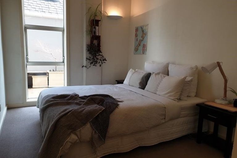 Photo of property in 37u2 Majoribanks Street, Mount Victoria, Wellington, 6011