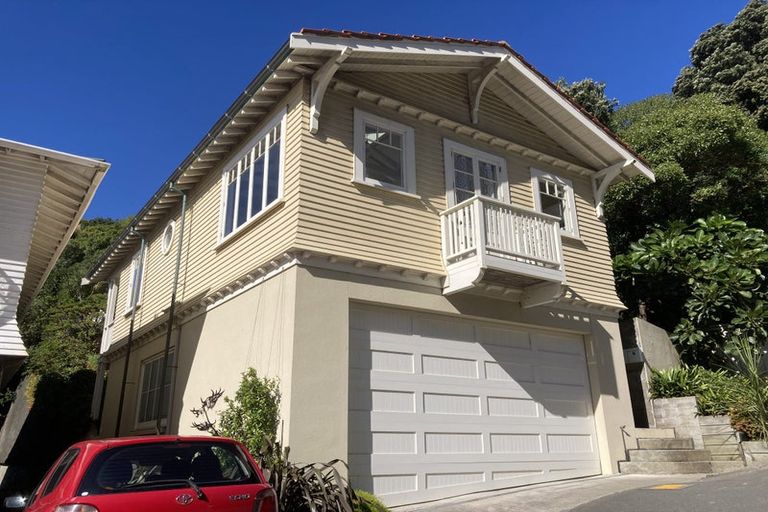 Photo of property in 13 Grass Street, Oriental Bay, Wellington, 6011